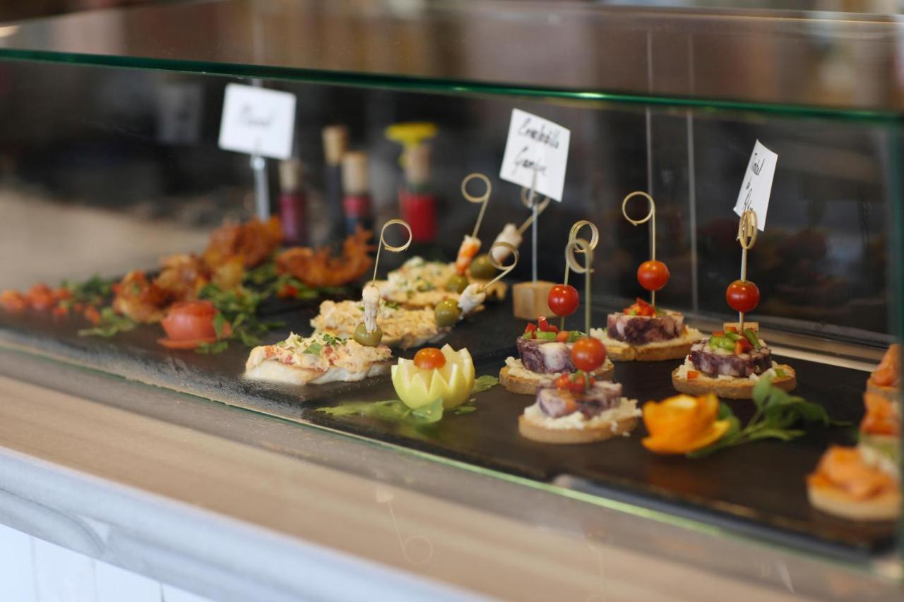 加伦达纯盐酒店 - 仅限成人 帕尔马海滩 外观 照片 Pintxo tapas