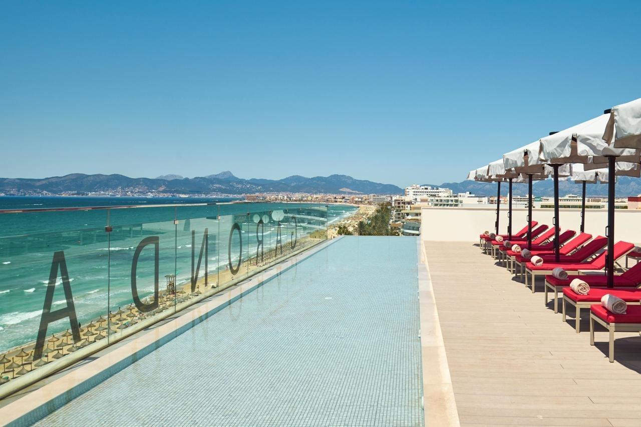 加伦达纯盐酒店 - 仅限成人 帕尔马海滩 外观 照片 The rooftop pool at the hotel
